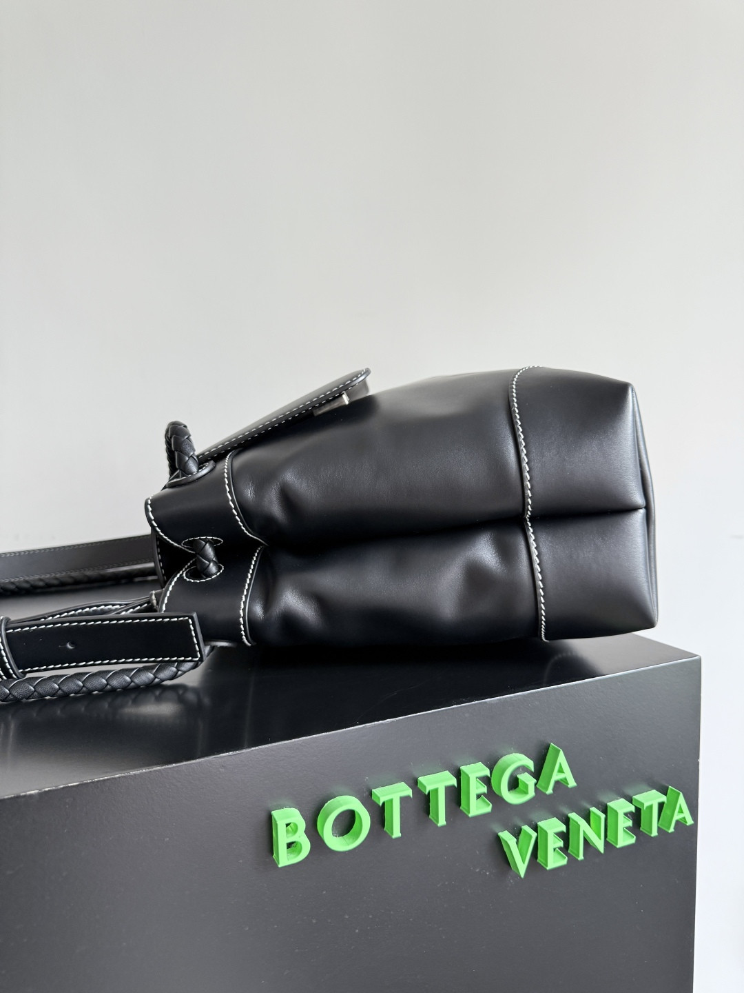 bo*te*ga Ve*ne*ta medium andiamo messenger 37x26x13cm