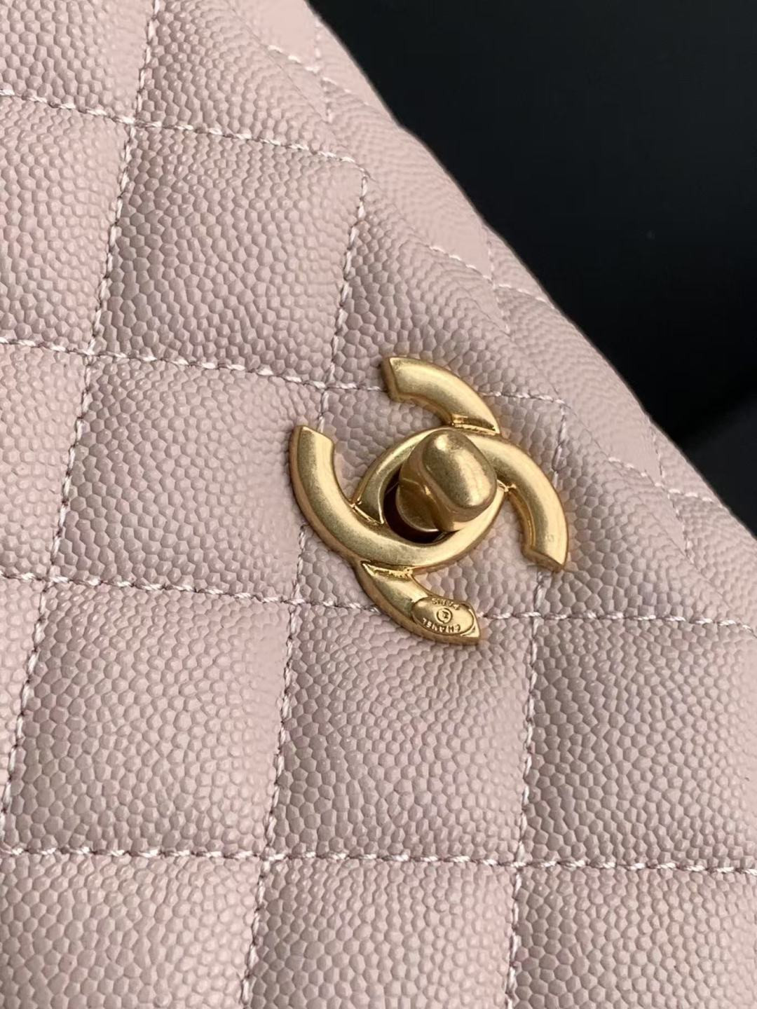 Ch*el mini flap bag with top handle grained calfskin & gold-tone metal as2215 13x19x9cm