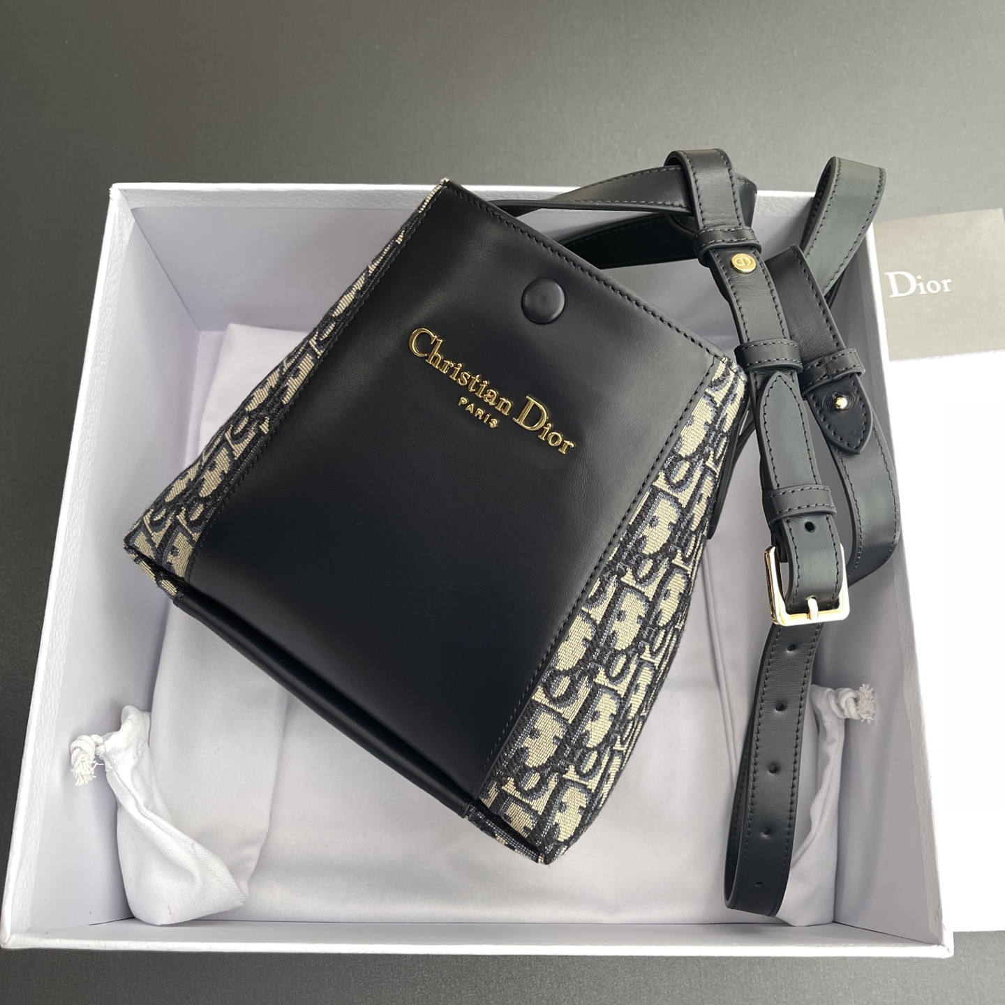 D*or small signature bucket bag 21x19x11cm