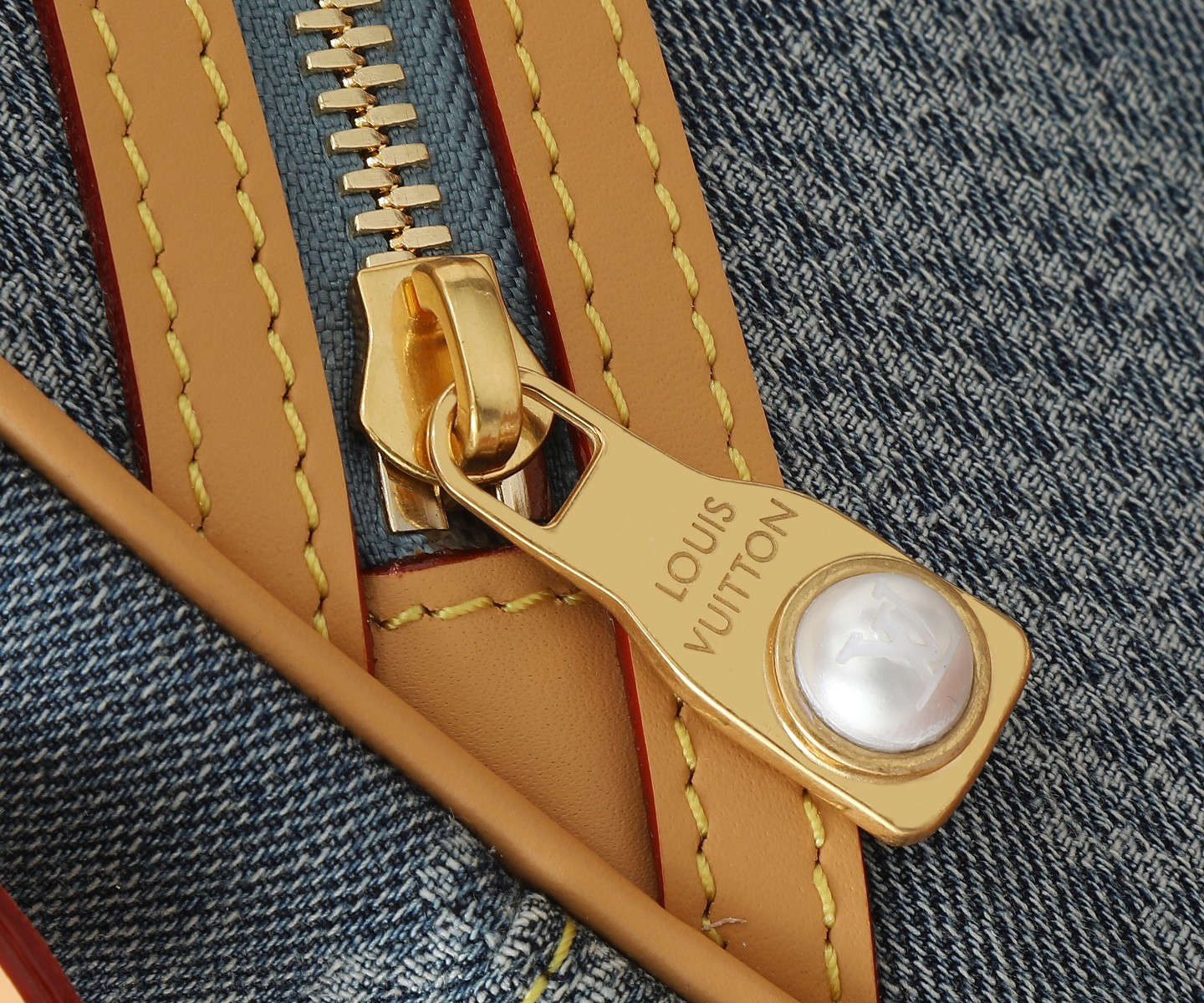 LV Chess Messenger N40706 24x24x8cm