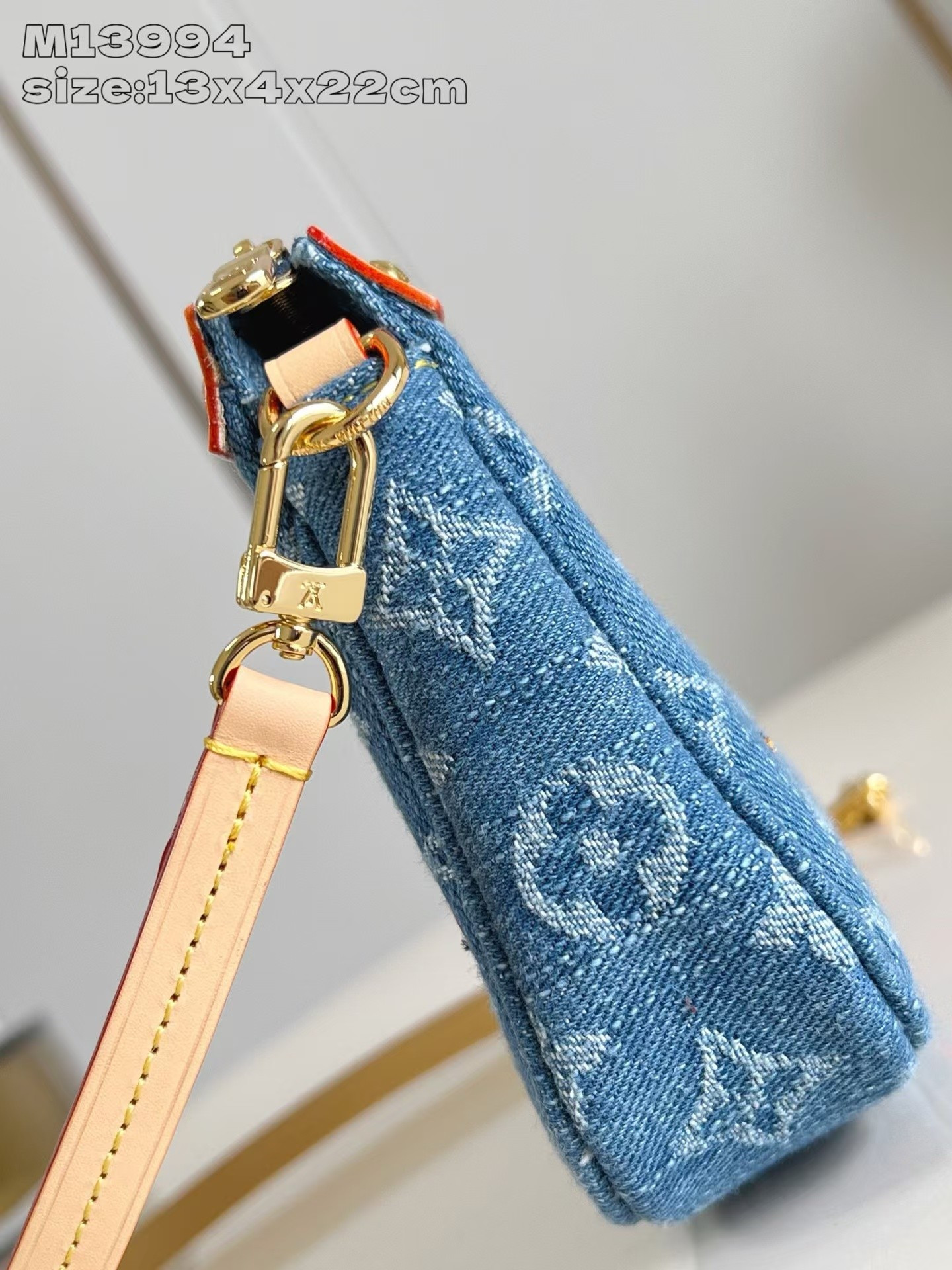 LV x TM Pochette Accessoires M13994 22x13x4cm