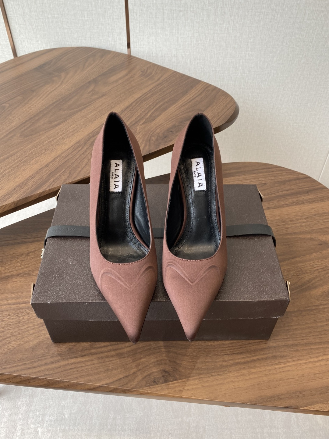 UA Alaia Pointy-Toe Pumps 9cm Heel(Customized Size 7-10 days production time)