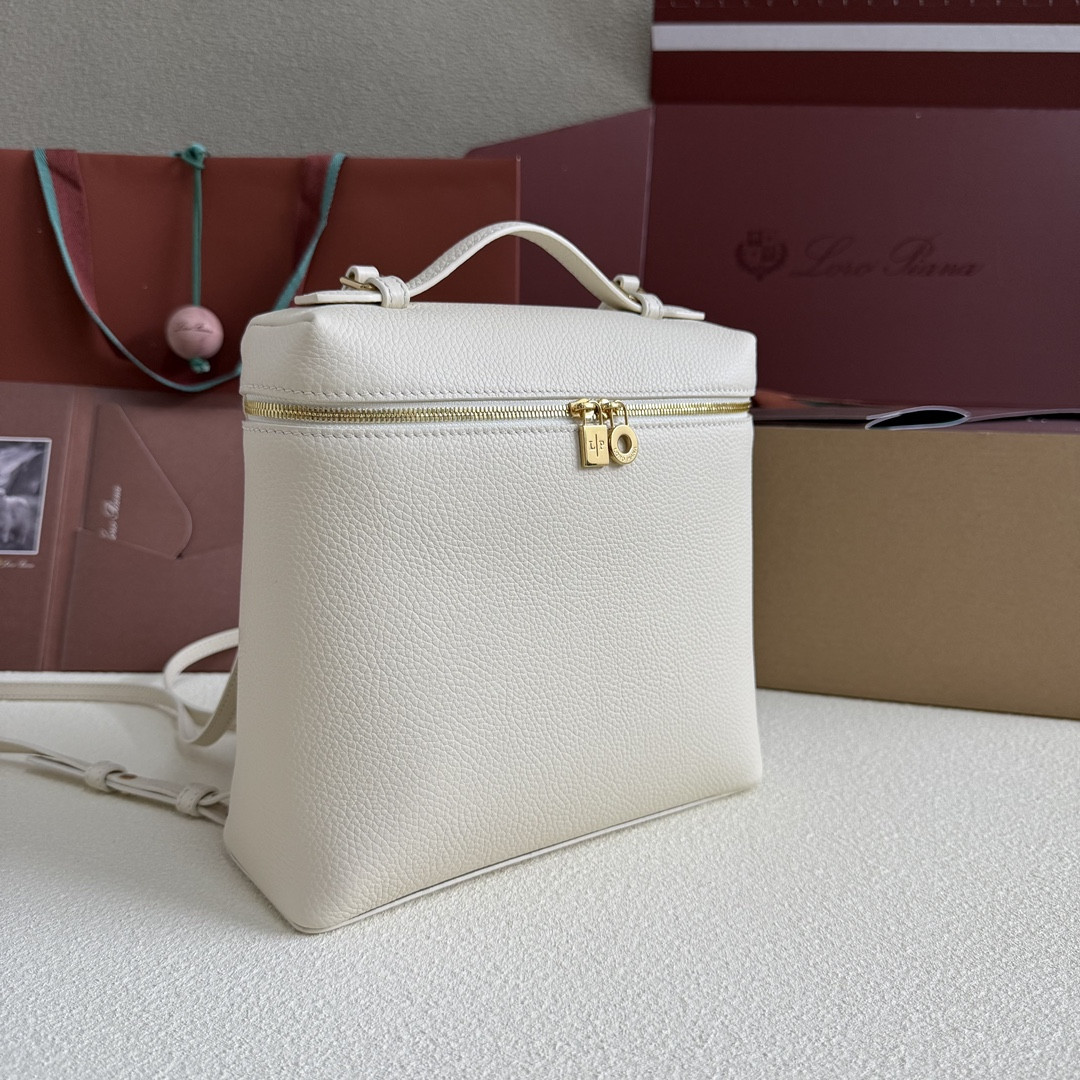 L**o p*ana extra pocket backpack l23.5 23x21x8cm