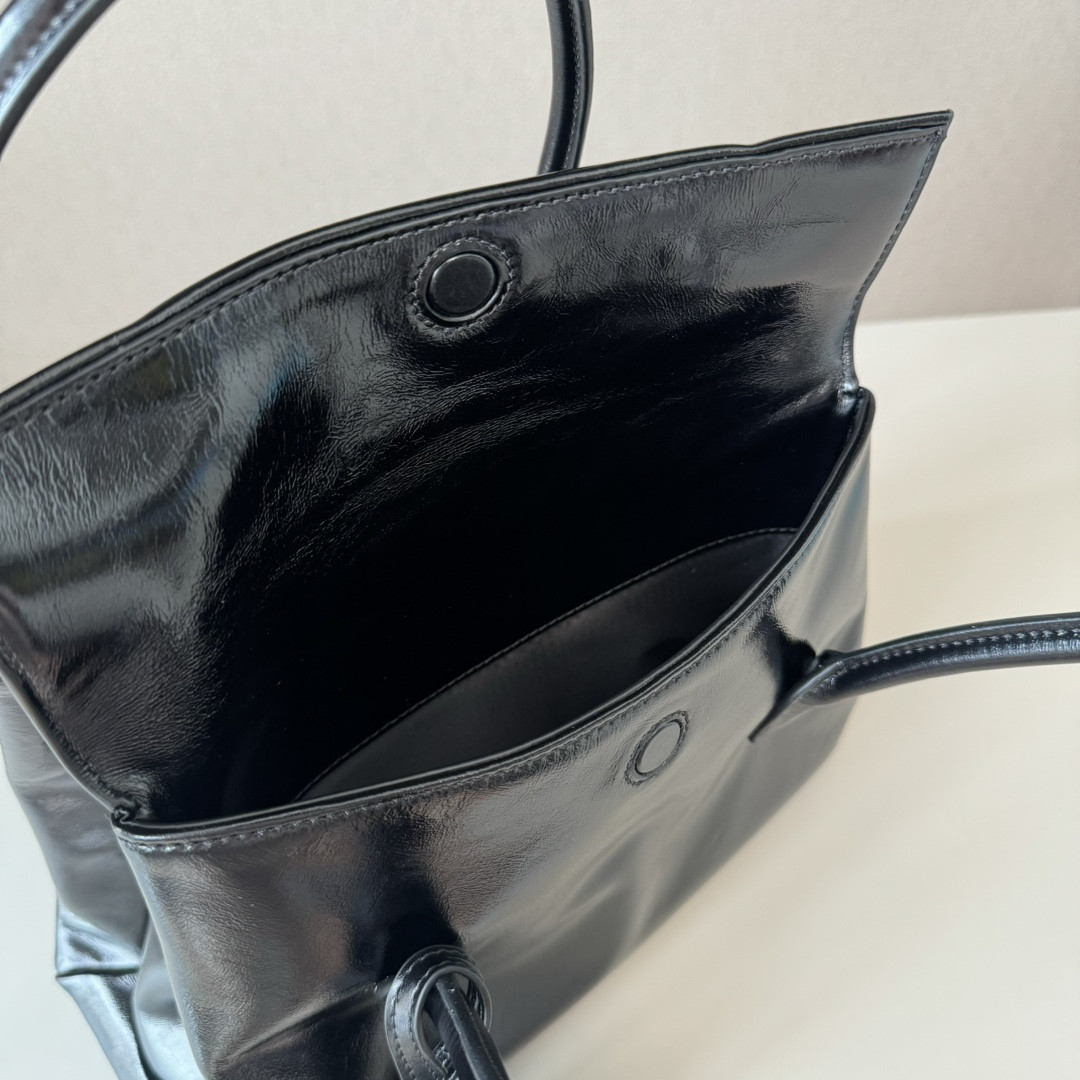 Miu Miu Solitaire Shiny Leather Bag 19.5x28x11cm